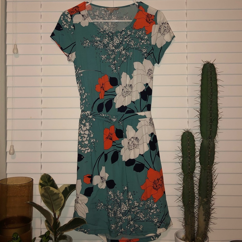 Floral Cut Out Banana Republic Dress  🌸